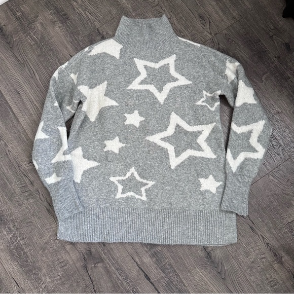 Lou & Grey Sweaters - Lou and Grey long sleeve star sweater